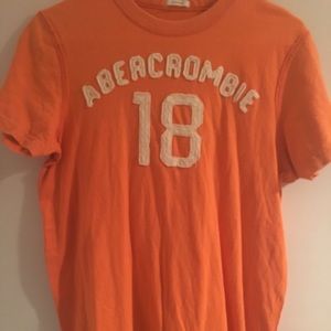 Medium men’s A&F tee orange